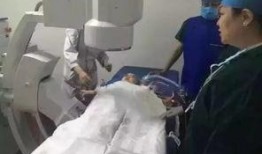 医生爆料结石视频播放,结石形成过程，警示健康生活